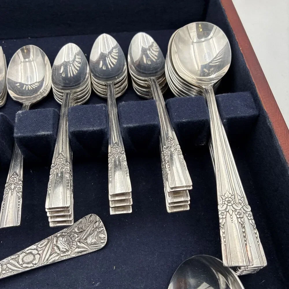 Wm Rogers 52 pc